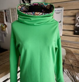 Bluza zielona z kominem w mandale