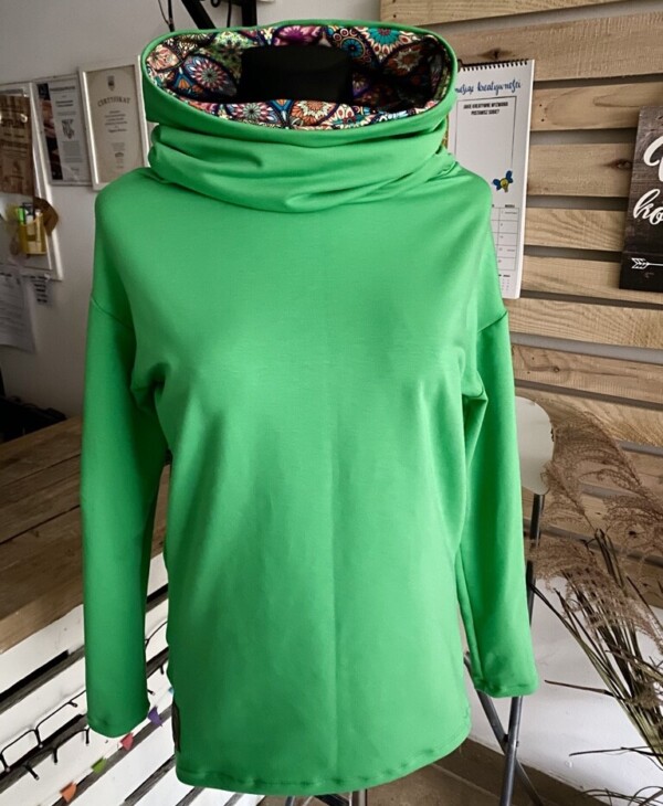 Bluza zielona z kominem w mandale